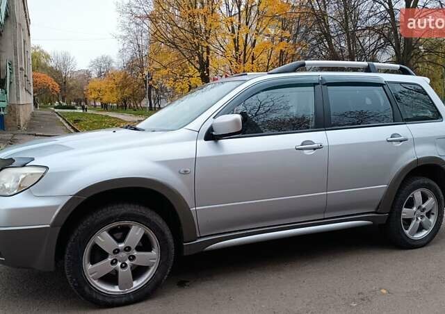 Сірий Міцубісі Аутлендер, об'ємом двигуна 2 л та пробігом 312 тис. км за 8300 $, фото 2 на Automoto.ua
