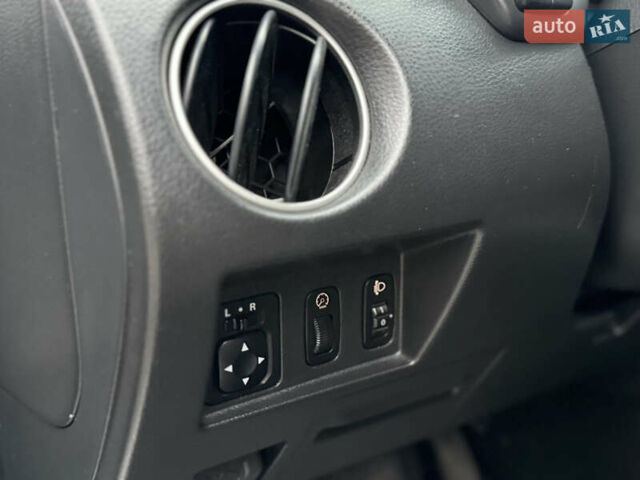 Серый Мицубиси Аутлендер, объемом двигателя 2.38 л и пробегом 204 тыс. км за 6990 $, фото 6 на Automoto.ua