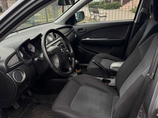 Сірий Міцубісі Аутлендер, об'ємом двигуна 2 л та пробігом 310 тис. км за 5200 $, фото 4 на Automoto.ua