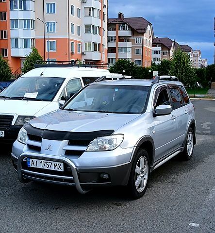 Серый Мицубиси Аутлендер, объемом двигателя 2.4 л и пробегом 260 тыс. км за 5250 $, фото 2 на Automoto.ua