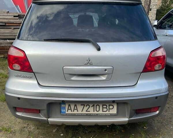 Серый Мицубиси Аутлендер, объемом двигателя 2.4 л и пробегом 127 тыс. км за 4400 $, фото 2 на Automoto.ua