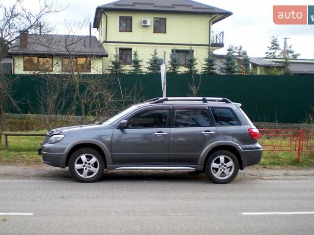 Серый Мицубиси Аутлендер, объемом двигателя 2.4 л и пробегом 235 тыс. км за 6500 $, фото 4 на Automoto.ua