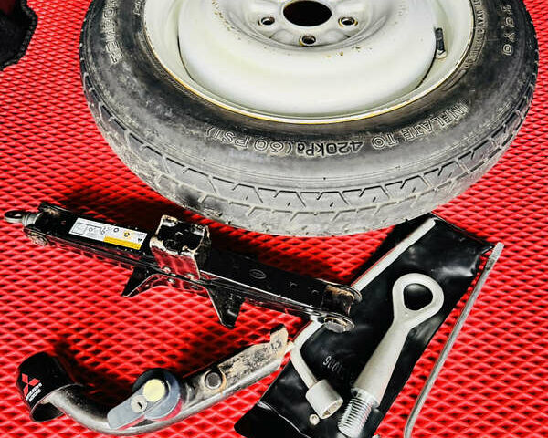 Серый Мицубиси Аутлендер, объемом двигателя 2 л и пробегом 179 тыс. км за 9500 $, фото 24 на Automoto.ua