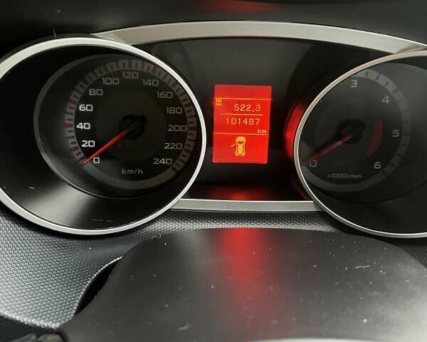 Сірий Міцубісі Аутлендер, об'ємом двигуна 2 л та пробігом 110 тис. км за 10700 $, фото 1 на Automoto.ua