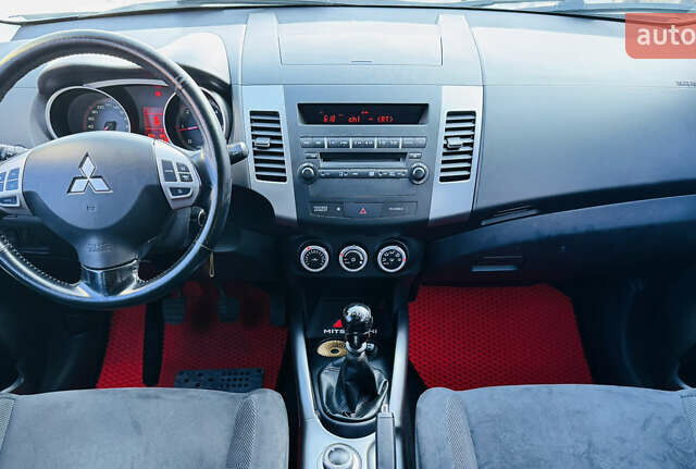 Серый Мицубиси Аутлендер, объемом двигателя 2 л и пробегом 179 тыс. км за 9500 $, фото 18 на Automoto.ua