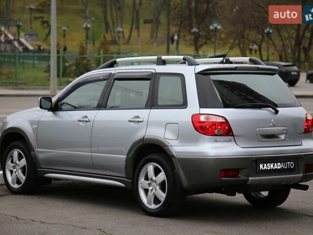 Серый Мицубиси Аутлендер, объемом двигателя 2.4 л и пробегом 171 тыс. км за 8200 $, фото 3 на Automoto.ua