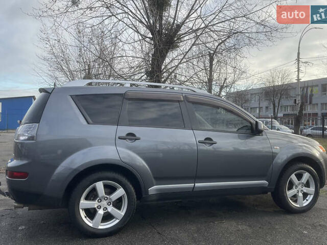 Серый Мицубиси Аутлендер, объемом двигателя 3 л и пробегом 157 тыс. км за 8500 $, фото 17 на Automoto.ua