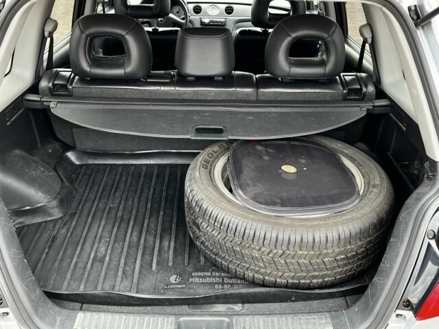 Серый Мицубиси Аутлендер, объемом двигателя 2.4 л и пробегом 264 тыс. км за 6300 $, фото 17 на Automoto.ua