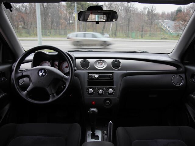 Серый Мицубиси Аутлендер, объемом двигателя 2.4 л и пробегом 171 тыс. км за 8200 $, фото 11 на Automoto.ua