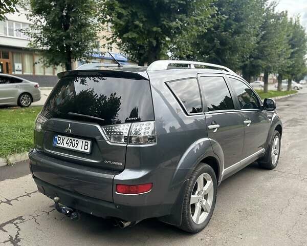 Серый Мицубиси Аутлендер, объемом двигателя 2 л и пробегом 250 тыс. км за 9300 $, фото 5 на Automoto.ua