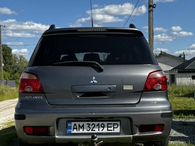 Серый Мицубиси Аутлендер, объемом двигателя 2 л и пробегом 209 тыс. км за 5999 $, фото 7 на Automoto.ua