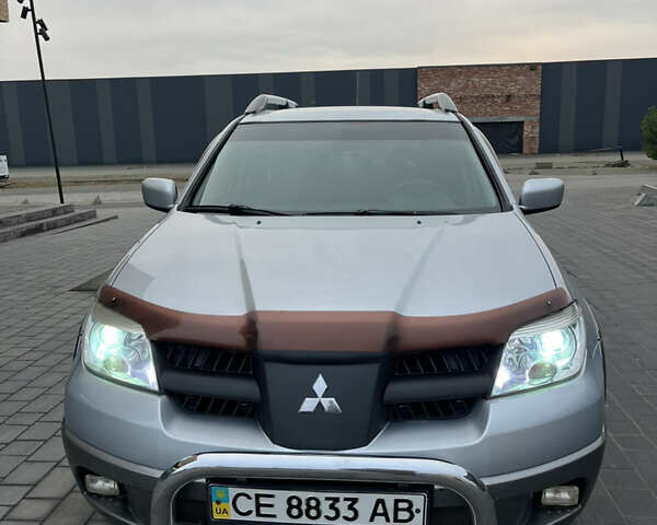Серый Мицубиси Аутлендер, объемом двигателя 2.38 л и пробегом 180 тыс. км за 6000 $, фото 1 на Automoto.ua