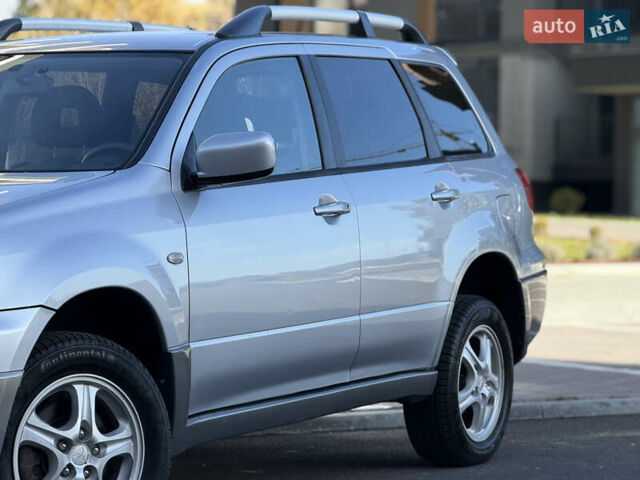 Сірий Міцубісі Аутлендер, об'ємом двигуна 2 л та пробігом 235 тис. км за 5200 $, фото 9 на Automoto.ua