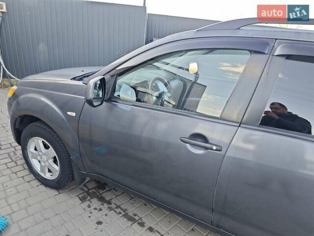 Серый Мицубиси Аутлендер, объемом двигателя 3 л и пробегом 320 тыс. км за 7700 $, фото 12 на Automoto.ua