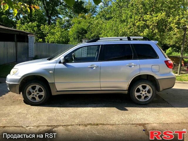 Серый Мицубиси Аутлендер, объемом двигателя 2 л и пробегом 228 тыс. км за 4900 $, фото 2 на Automoto.ua