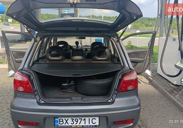 Серый Мицубиси Аутлендер, объемом двигателя 2.38 л и пробегом 600 тыс. км за 5700 $, фото 9 на Automoto.ua