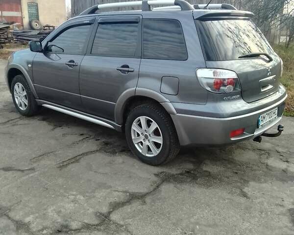 Серый Мицубиси Аутлендер, объемом двигателя 2 л и пробегом 154 тыс. км за 6500 $, фото 4 на Automoto.ua