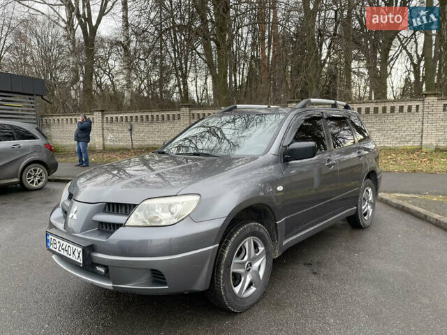 Серый Мицубиси Аутлендер, объемом двигателя 2 л и пробегом 275 тыс. км за 6950 $, фото 1 на Automoto.ua