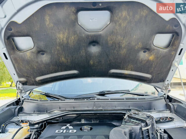 Серый Мицубиси Аутлендер, объемом двигателя 2 л и пробегом 179 тыс. км за 9500 $, фото 17 на Automoto.ua