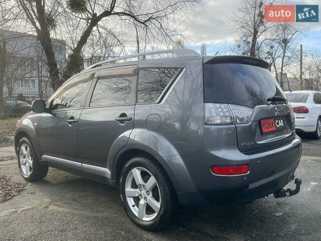 Серый Мицубиси Аутлендер, объемом двигателя 3 л и пробегом 157 тыс. км за 8500 $, фото 13 на Automoto.ua