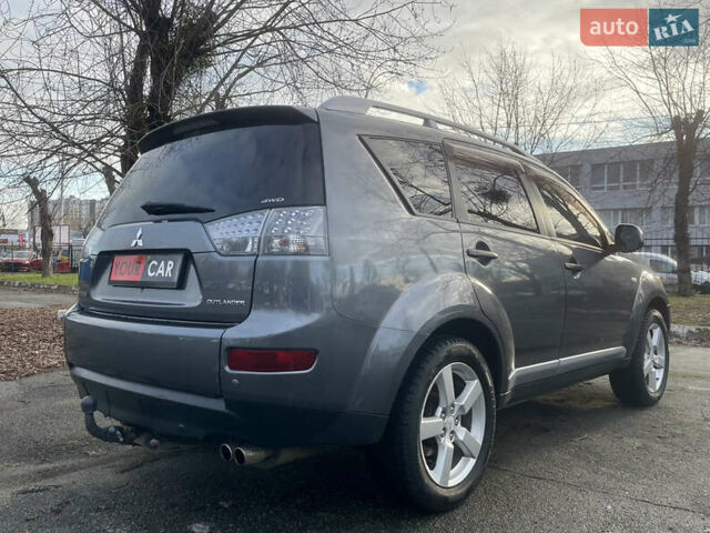 Серый Мицубиси Аутлендер, объемом двигателя 3 л и пробегом 157 тыс. км за 8500 $, фото 15 на Automoto.ua