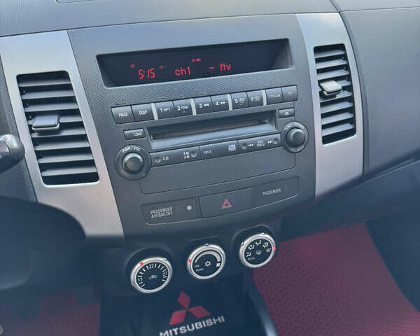 Серый Мицубиси Аутлендер, объемом двигателя 2 л и пробегом 179 тыс. км за 9500 $, фото 20 на Automoto.ua