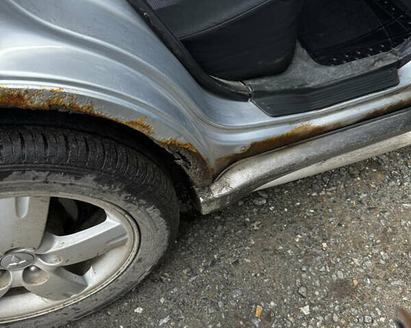 Серый Мицубиси Аутлендер, объемом двигателя 2 л и пробегом 288 тыс. км за 4300 $, фото 7 на Automoto.ua