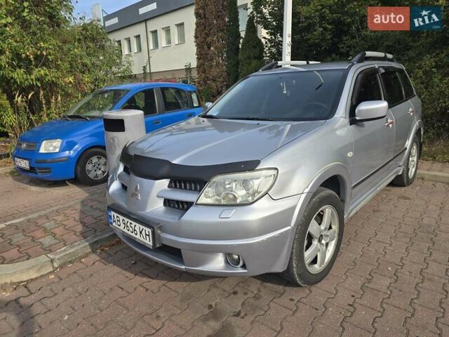 Серый Мицубиси Аутлендер, объемом двигателя 2.4 л и пробегом 243 тыс. км за 6999 $, фото 2 на Automoto.ua