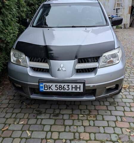 Серый Мицубиси Аутлендер, объемом двигателя 2 л и пробегом 226 тыс. км за 5500 $, фото 7 на Automoto.ua