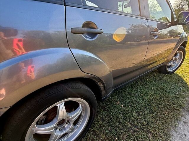 Серый Мицубиси Аутлендер, объемом двигателя 3 л и пробегом 280 тыс. км за 7500 $, фото 3 на Automoto.ua