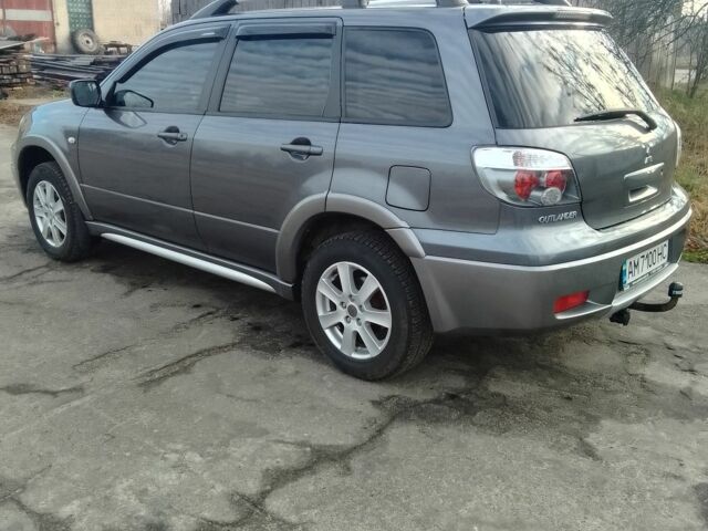 Серый Мицубиси Аутлендер, объемом двигателя 2 л и пробегом 154 тыс. км за 6500 $, фото 3 на Automoto.ua