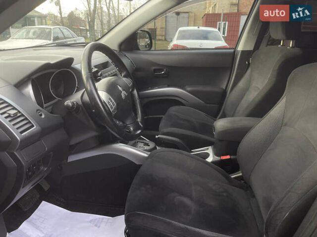 Серый Мицубиси Аутлендер, объемом двигателя 3 л и пробегом 157 тыс. км за 8500 $, фото 22 на Automoto.ua