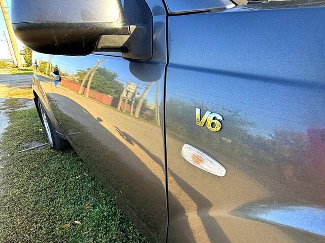 Серый Мицубиси Аутлендер, объемом двигателя 3 л и пробегом 280 тыс. км за 7500 $, фото 2 на Automoto.ua