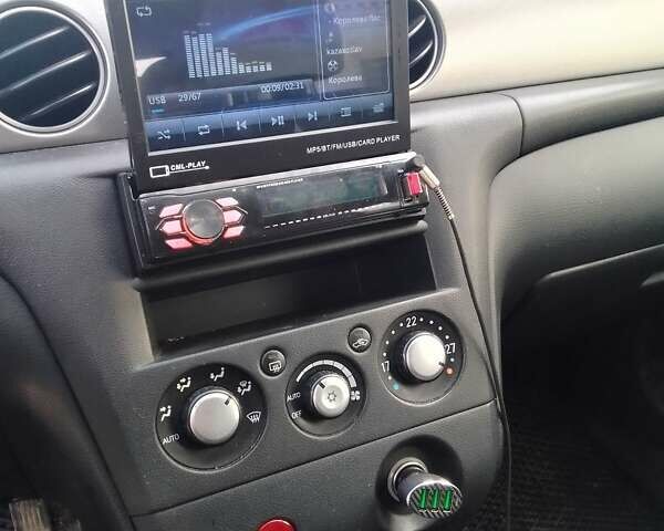 Серый Мицубиси Аутлендер, объемом двигателя 2 л и пробегом 154 тыс. км за 6500 $, фото 12 на Automoto.ua