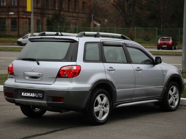 Серый Мицубиси Аутлендер, объемом двигателя 2.4 л и пробегом 171 тыс. км за 8200 $, фото 5 на Automoto.ua