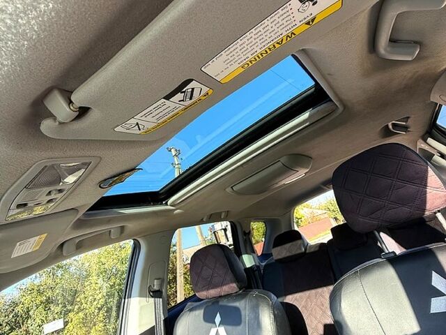 Серый Мицубиси Аутлендер, объемом двигателя 3 л и пробегом 280 тыс. км за 7500 $, фото 6 на Automoto.ua