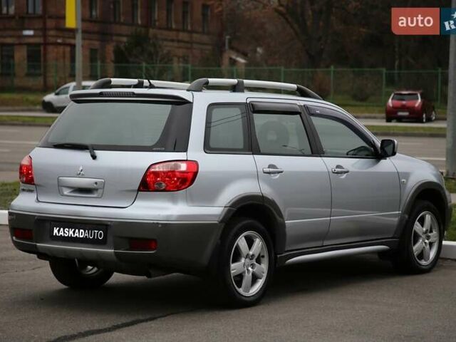 Серый Мицубиси Аутлендер, объемом двигателя 2.4 л и пробегом 171 тыс. км за 8200 $, фото 5 на Automoto.ua