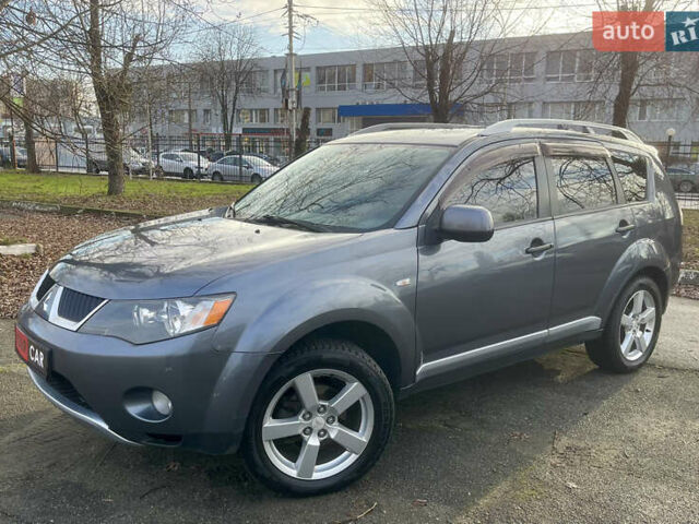 Серый Мицубиси Аутлендер, объемом двигателя 3 л и пробегом 157 тыс. км за 8500 $, фото 8 на Automoto.ua