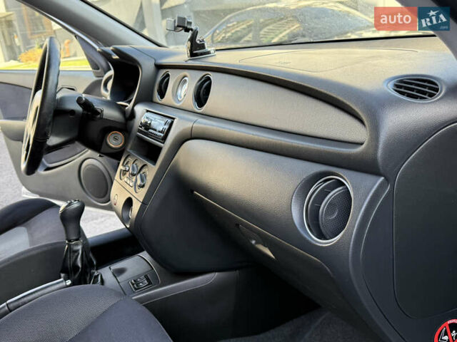 Сірий Міцубісі Аутлендер, об'ємом двигуна 2 л та пробігом 235 тис. км за 5200 $, фото 21 на Automoto.ua