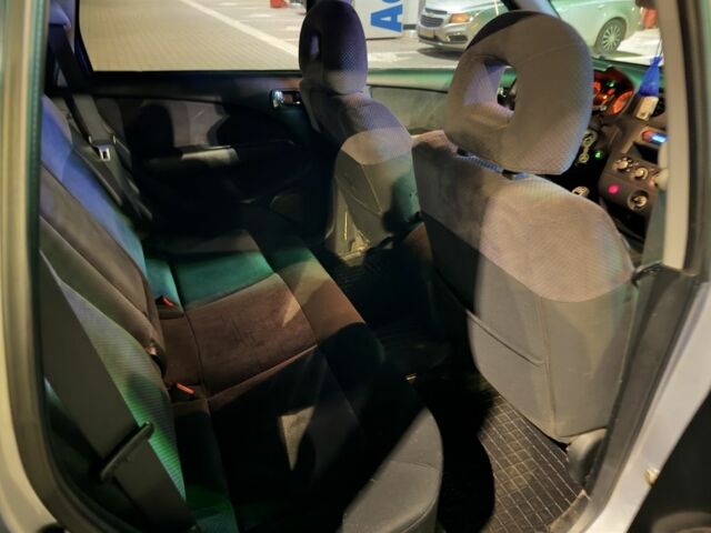 Серый Мицубиси Аутлендер, объемом двигателя 2 л и пробегом 200 тыс. км за 5400 $, фото 8 на Automoto.ua