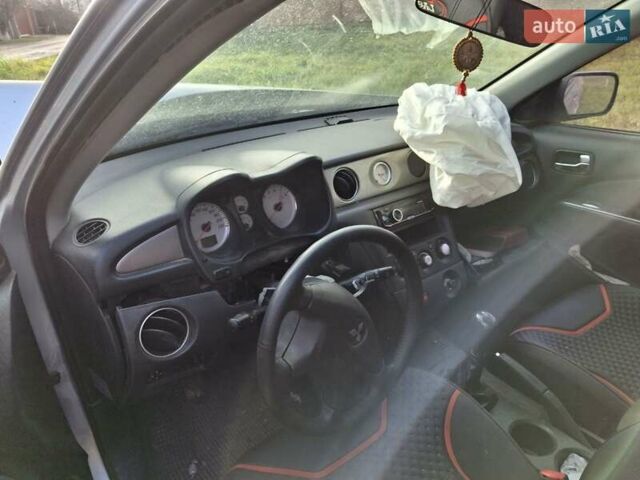 Серый Мицубиси Аутлендер, объемом двигателя 2 л и пробегом 190 тыс. км за 1600 $, фото 4 на Automoto.ua