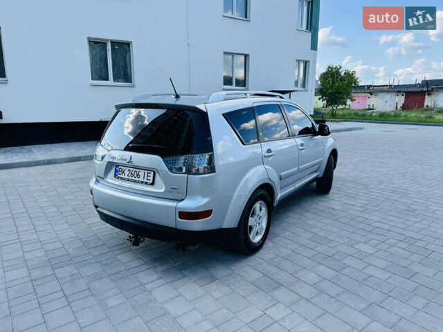 Серый Мицубиси Аутлендер, объемом двигателя 2 л и пробегом 179 тыс. км за 9500 $, фото 6 на Automoto.ua