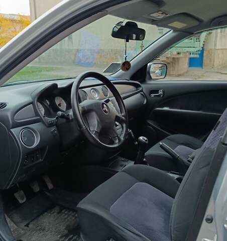 Сірий Міцубісі Аутлендер, об'ємом двигуна 2 л та пробігом 312 тис. км за 8300 $, фото 1 на Automoto.ua