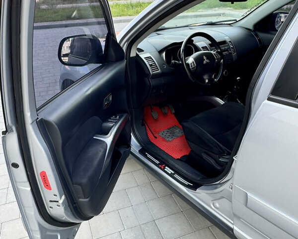 Серый Мицубиси Аутлендер, объемом двигателя 2 л и пробегом 179 тыс. км за 9500 $, фото 10 на Automoto.ua