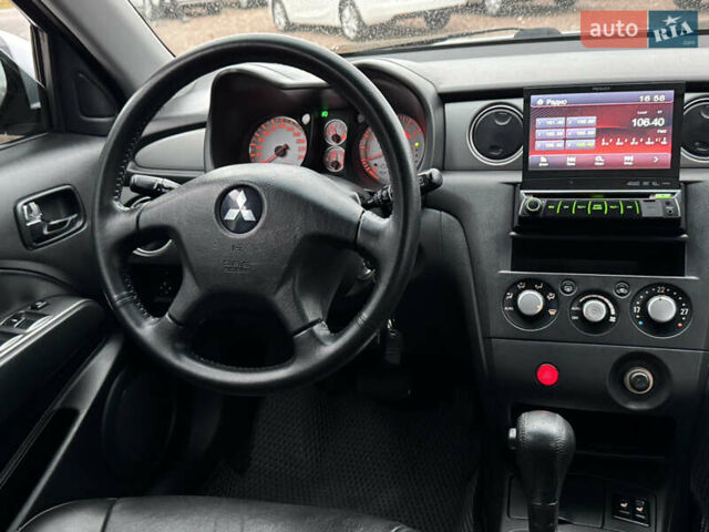 Серый Мицубиси Аутлендер, объемом двигателя 2.38 л и пробегом 204 тыс. км за 6990 $, фото 20 на Automoto.ua