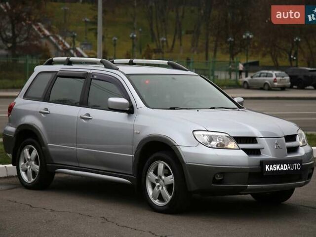 Серый Мицубиси Аутлендер, объемом двигателя 2.4 л и пробегом 171 тыс. км за 8200 $, фото 2 на Automoto.ua