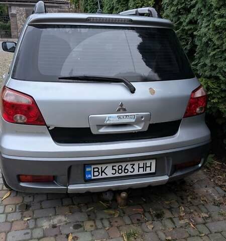 Серый Мицубиси Аутлендер, объемом двигателя 2 л и пробегом 226 тыс. км за 5500 $, фото 2 на Automoto.ua