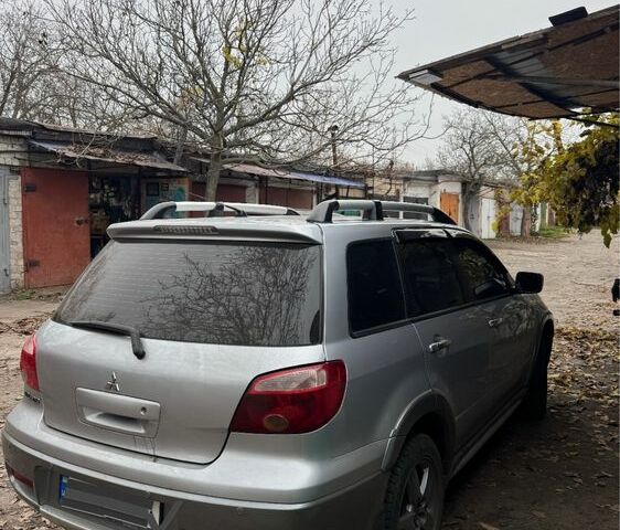 Серый Мицубиси Аутлендер, объемом двигателя 2.4 л и пробегом 282 тыс. км за 7500 $, фото 2 на Automoto.ua