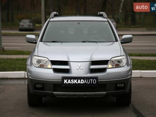 Серый Мицубиси Аутлендер, объемом двигателя 2.4 л и пробегом 171 тыс. км за 8200 $, фото 1 на Automoto.ua