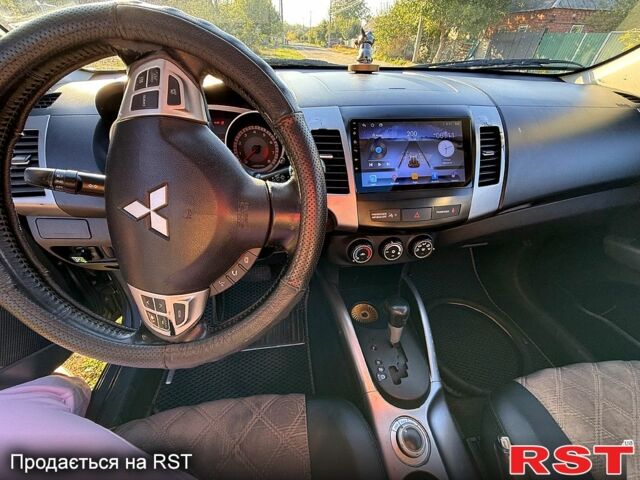 Серый Мицубиси Аутлендер, объемом двигателя 3 л и пробегом 280 тыс. км за 7500 $, фото 5 на Automoto.ua